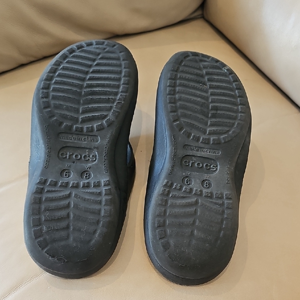 IOWA HAWKEYES CROCS Black and Yellow Comfort Sandals - Picture 5 of 6